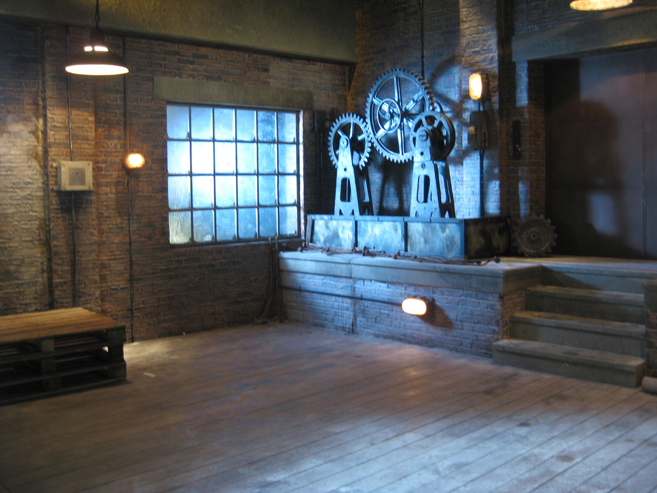 eye-catching design - Production Set Design Dragons' Den